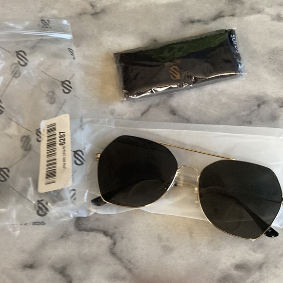 SOJOS - Picture 2 of 11